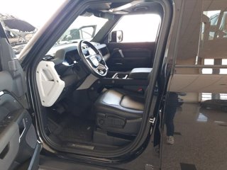 LAND ROVER Defender 3.0 D6 250 110 X-Dynamic SE AWD auto.