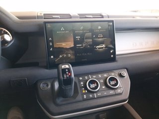 LAND ROVER Defender 3.0 D6 250 110 X-Dynamic SE AWD auto.